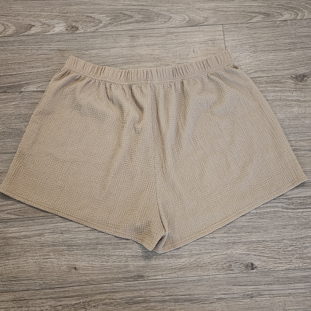 SHEIN Tan Shorts Lightweight Elastic Waist - Picture 4 of 4